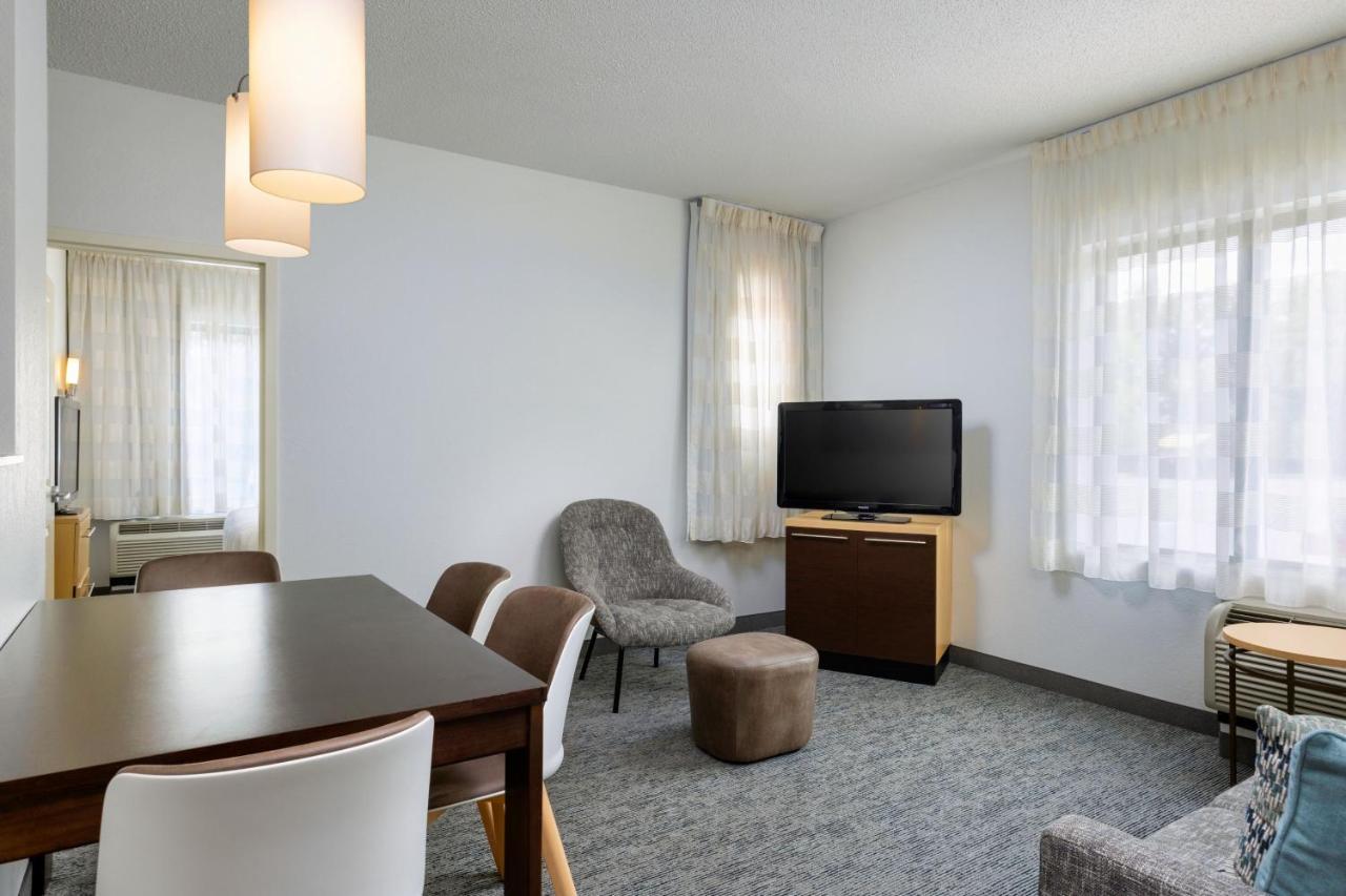 Towneplace Suites By Marriott York Exterior photo